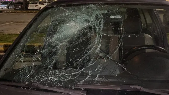 İzmit'te 35 aracın camını patlatıp kayıplara karıştılar