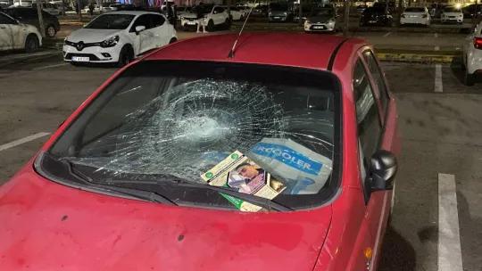 İzmit'te 35 aracın camını patlatıp kayıplara karıştılar