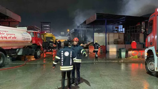 Kocaeli'deki büyük yangında 1 kişi öldü
