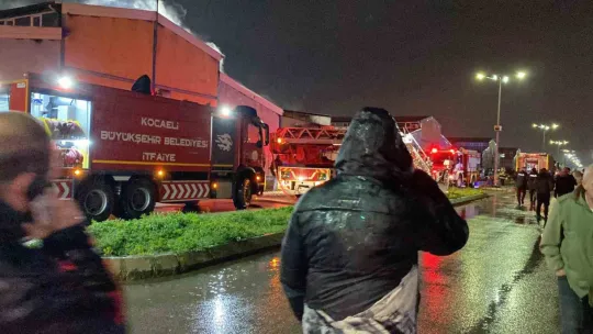 Kocaeli'deki büyük yangında 1 kişi öldü