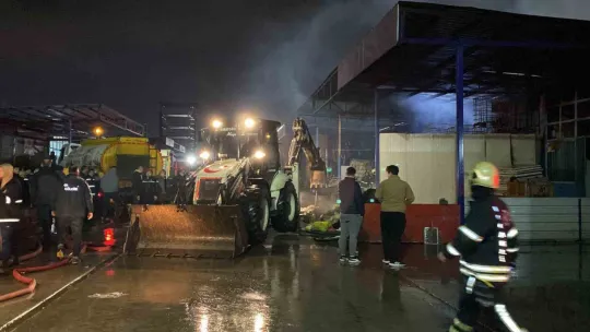 Kocaeli'deki büyük yangında 1 kişi öldü