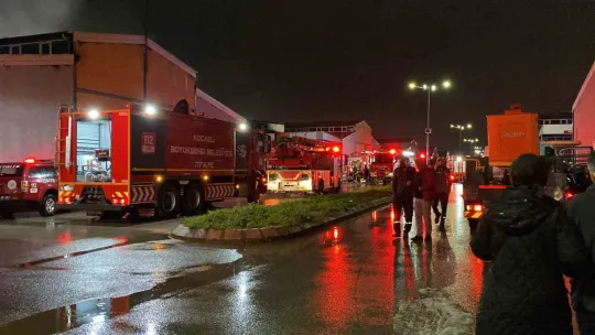 Kocaeli'deki büyük yangında 1 kişi öldü