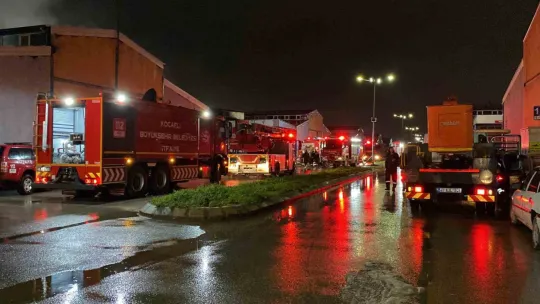 Kocaeli'deki büyük yangında 1 kişi öldü