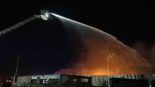 Kocaeli'de geri dönüşüm fabrikasında yangın
