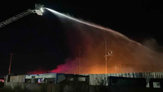 Kocaeli'de geri dönüşüm fabrikasında yangın