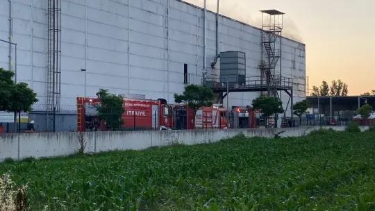 Kocaeli'de geri dönüşüm tesisindeki yangın söndürüldü