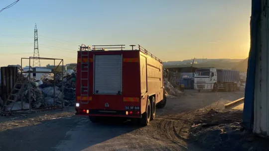 Kocaeli'de geri dönüşüm tesisinde yangın