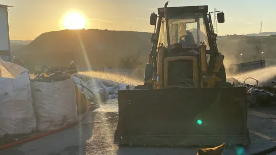 Kocaeli'de geri dönüşüm tesisinde yangın
