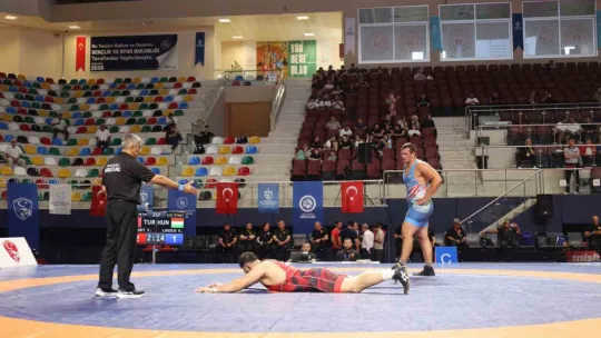 Kocaeli'de güreş heyecanı sürüyor