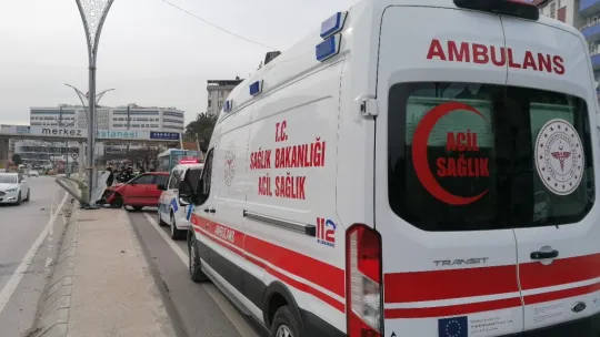 Kocaeli'de iki araç çarpıştı: 3 yaralı