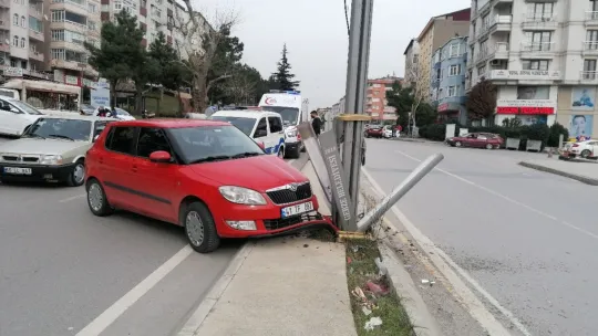 Kocaeli'de iki araç çarpıştı: 3 yaralı