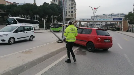Kocaeli'de iki araç çarpıştı: 3 yaralı