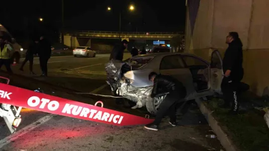 Kocaeli'de iki araç çarpıştı: 3 yaralı