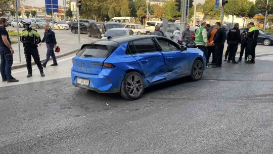 Kocaeli'de iki aracın çarpıştığı kazada 4 kişi yaralandı