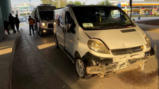 Kocaeli'de iki aracın çarpıştığı kazada 4 kişi yaralandı