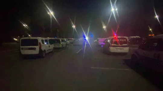 Kocaeli'de iki grubun kavgasında yumruklar havada uçuştu