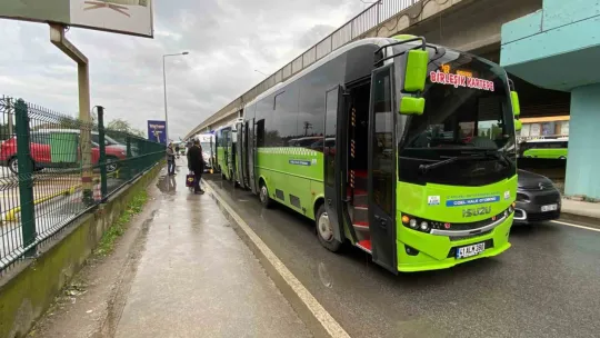 Kocaeli'de iki halk otobüsü çarpıştı: yaralı var
