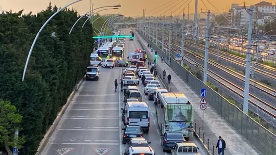 Kocaeli'de iki otomobil çarpıştı