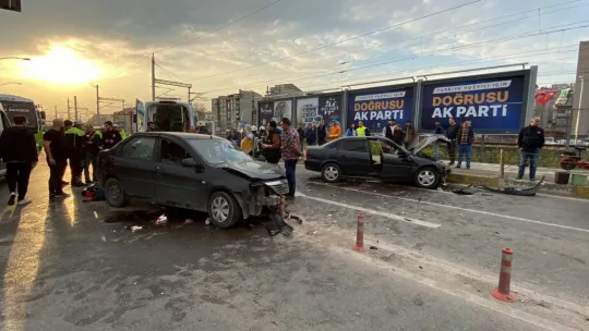 Kocaeli'de iki otomobil çarpıştı