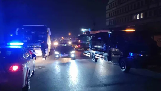 Kocaeli'de iki otomobil çarpıştı