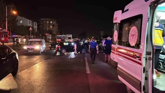 Kocaeli'de iki otomobil çarpıştı: 4 yaralı