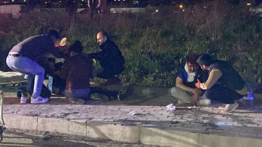 Kocaeli'de iki otomobil kafa kafaya çarpıştı