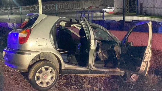 Kocaeli'de iki otomobil kafa kafaya çarpıştı