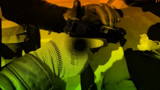 Kocaeli'de iki otomobilde ve tankerde 248 ruhsatsız tabanca ele geçirildi