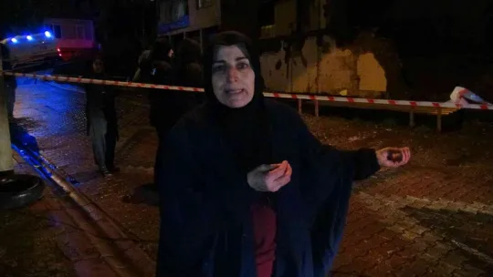 Kocaeli'de istinat duvarı yıkıldı, 2 ev boşaltıldı