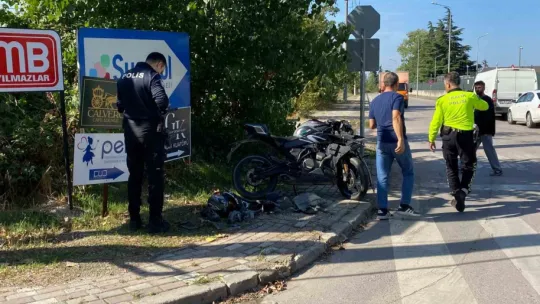 Kocaeli'de kamyonetle çarpışan motosiklet sürücüsü ağır yaralandı