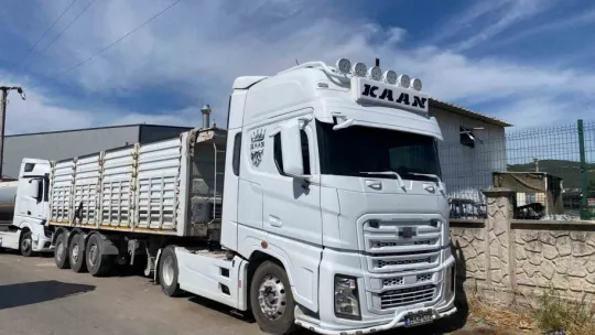 Kocaeli'de kamyonun damperi elektrik tellerine çarptı