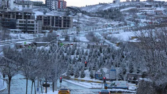 Kocaeli'de kar yağışı etkili oluyor