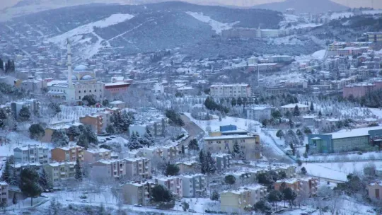 Kocaeli'de kar yağışı etkili oluyor