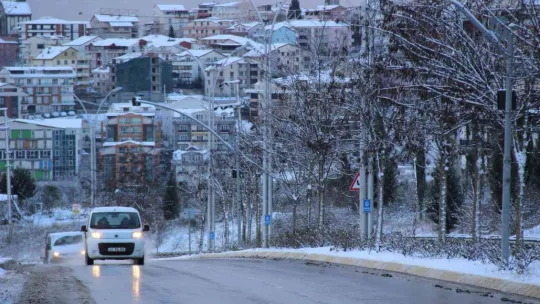Kocaeli'de kar yağışı etkili oluyor