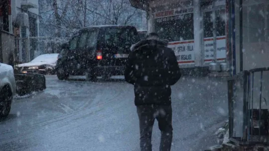 Kocaeli'de kar yağışı etkili oluyor