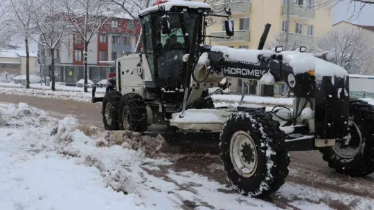 Kocaeli'de kar yağışı günlük yaşamı olumsuz etkiliyor