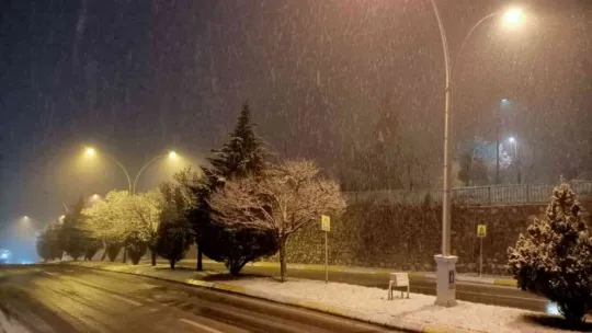 Kocaeli'de kar yağışı zor anlar yaşattı