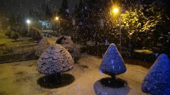 Kocaeli'de kar yağışı zor anlar yaşattı