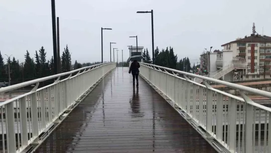 Kocaeli'de karla karışık yağmur etkili oluyor
