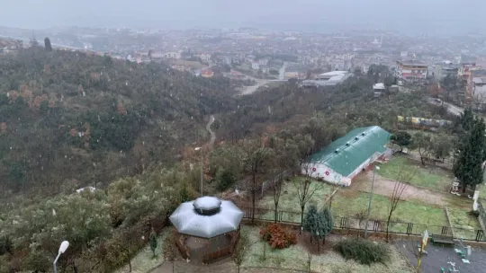 Kocaeli'de karla karışık yağmur etkili oluyor