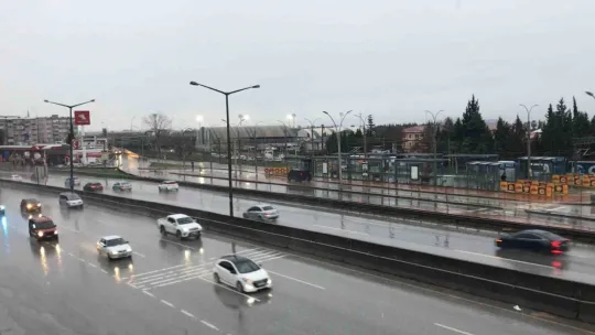 Kocaeli'de karla karışık yağmur etkili oluyor