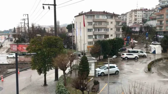 Kocaeli'de karla karışık yağmur etkili oluyor