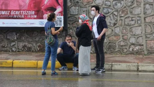 Kocaeli'de kavşakta iki otomobil kavşakta çarpıştı: 1 yaralı!
