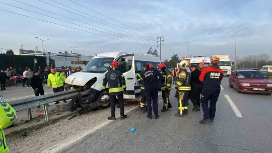 Kocaeli'de kaza: Sürücünün bacağı koptu