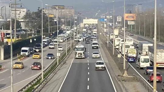 Kocaeli'de kaza: Sürücünün bacağı koptu