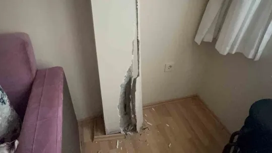 Kocaeli'de kolonları çatlayan bir bina daha boşaltıldı