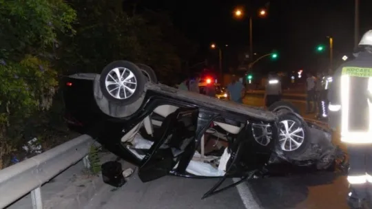Kocaeli'de kontrolden çıkan otomobil takla attı: 1 yaralı!