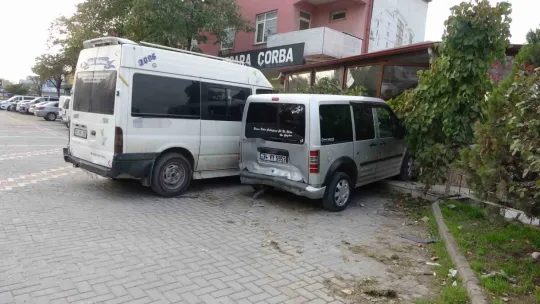 Kocaeli'de kontrolden çıkan otomobil dehşet saçtı: 1 ölü, 3 yaralı