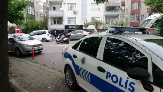 Önce eşinin sonra kendi kafasına sıktı