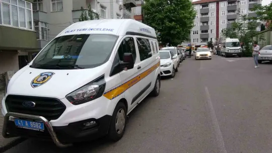Önce eşinin sonra kendi kafasına sıktı